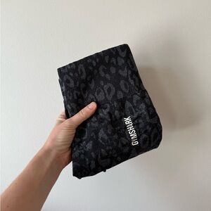 Gymshark Adapt Animal Seamless Leggings in black/asphalt grey SMALL NWOT